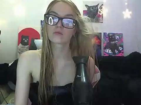 SecretSophia online show from November 4, 2025, 4:44 pm