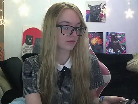 SecretSophia online show from November 12, 2025, 5:39 pm