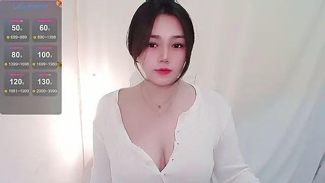 Snapshot of small_Eva chatting on December 7, 2024, 5:37 pm small Eva online show from December 7, 2024, 5:37 pm