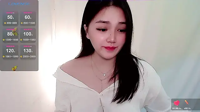 Snapshot of small_Eva chatting on December 1, 2024, 4:34 pm small Eva online show from December 1, 2024, 4:34 pm