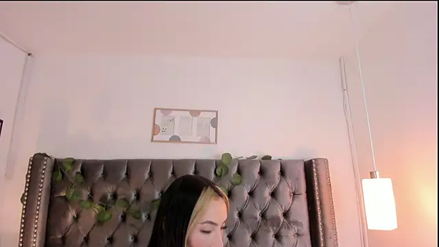 Snapshot of Kim_Blane chatting on February 7, 2025, 8:11 am Kim Blane online show from February 7, 2025, 8:11 am