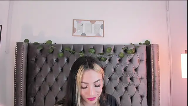 Snapshot of Kim_Blane chatting on March 15, 2025, 4:13 am Kim Blane online show from March 15, 2025, 4:13 am