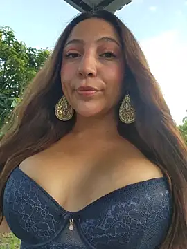 Snapshot of VickyHoult chatting on November 6, 2025, 10:03 pm VickyHoult online show from November 6, 2025, 10:03 pm