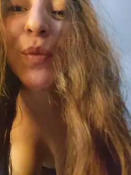 Snapshot of VickyHoult chatting on November 28, 2025, 10:43 pm VickyHoult online show from November 28, 2025, 10:43 pm