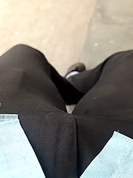 Snapshot of Deluxe_dick chatting on November 29, 2025, 4:12 am Deluxe dick online show from November 29, 2025, 4:12 am