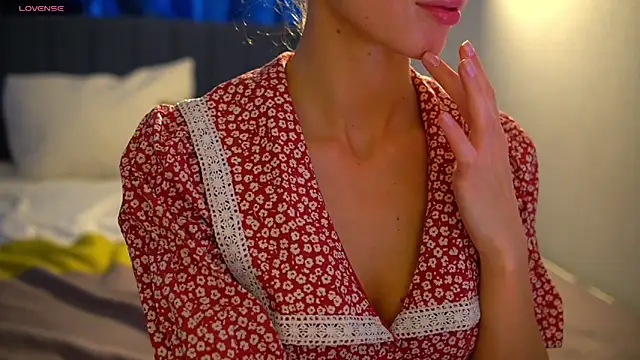 Danielle Thomas online show from April 25, 2026, 3:20 am