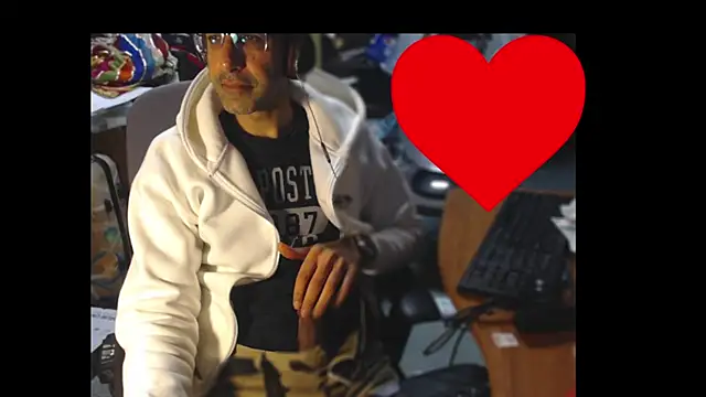 Gsmile1 online show from April 25, 2026, 8:39 pm