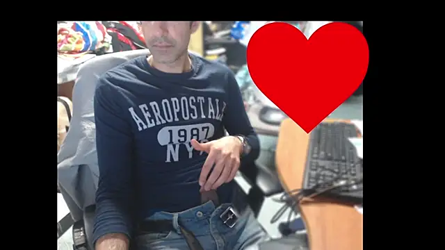 Gsmile1 online show from April 18, 2026, 7:51 pm