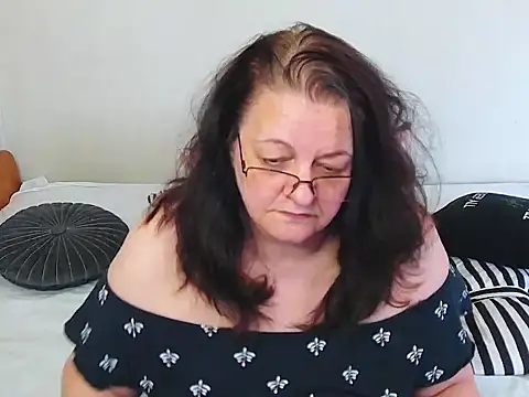 hotmilfforu online show from May 14, 2026, 1:08 pm