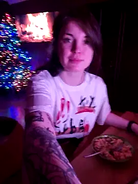 Snapshot of LazyTanukii chatting on December 5, 2025, 6:23 am LazyTanukii online show from December 5, 2025, 6:23 am