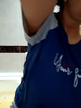 Snapshot of Queen_sousou chatting on February 19, 2026, 7:00 pm Queen sousou online show from February 19, 2026, 7:00 pm