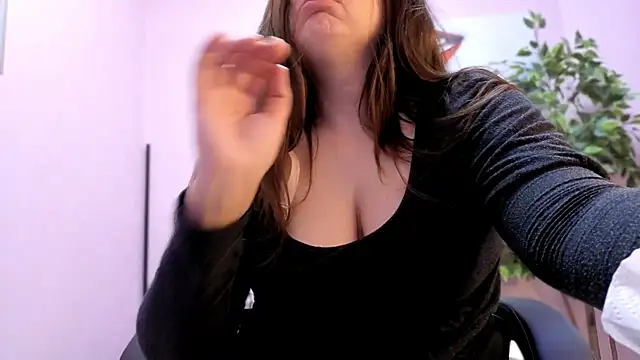 BattyMoll online show from April 16, 2026, 9:04 pm