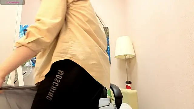 Snapshot of BattyMoll chatting on November 15, 2025, 3:27 pm BattyMoll online show from November 15, 2025, 3:27 pm