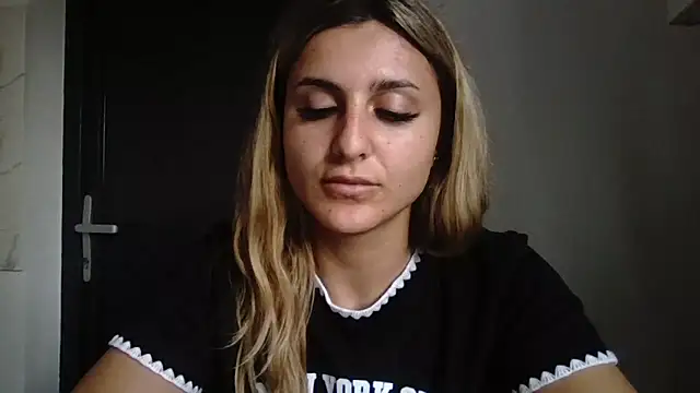 Snapshot of NicolePlay chatting on June 3, 2026, 1:45 pm NicolePlay online show from June 3, 2026, 1:45 pm