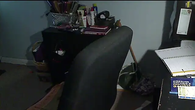 XTRAHORNYONE online show from November 18, 2025, 5:00 am