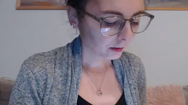 Snapshot of cleophee chatting on December 15, 2025, 7:03 am cleophee online show from December 15, 2025, 7:03 am