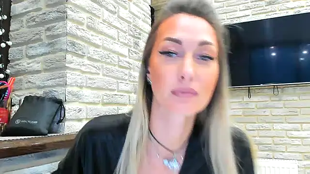Snapshot of StarryHanna chatting on May 11, 2026, 5:21 pm StarryHanna online show from May 11, 2026, 5:21 pm