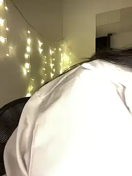 -Camila online show from May 16, 2026, 4:33 am
