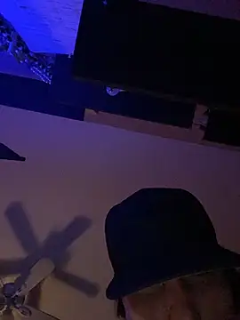 Snapshot of Jbizzle247 chatting on December 17, 2025, 1:21 am Jbizzle247 online show from December 17, 2025, 1:21 am