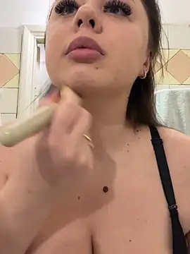 Snapshot of Sara_Slow chatting on December 19, 2025, 12:18 pm Sara Slow online show from December 19, 2025, 12:18 pm