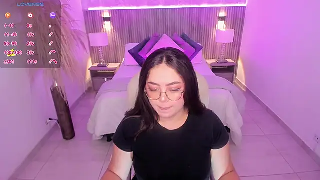 Snapshot of emmy_walker chatting on October 20, 2025, 11:00 am emmy walker online show from October 20, 2025, 11:00 am