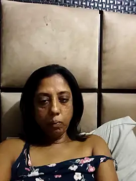 Snapshot of Mahi4luv chatting on March 31, 2026, 10:45 pm Mahi4luv online show from March 31, 2026, 10:45 pm