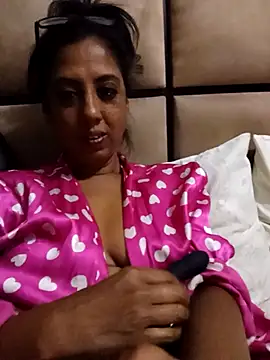 Snapshot of Mahi4luv chatting on February 5, 2026, 10:16 pm Mahi4luv online show from February 5, 2026, 10:16 pm