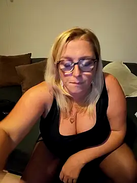 Snapshot of winniess40 chatting on November 15, 2025, 9:08 pm winniess40 online show from November 15, 2025, 9:08 pm