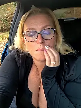 Snapshot of winniess40 chatting on October 29, 2025, 3:00 pm winniess40 online show from October 29, 2025, 3:00 pm