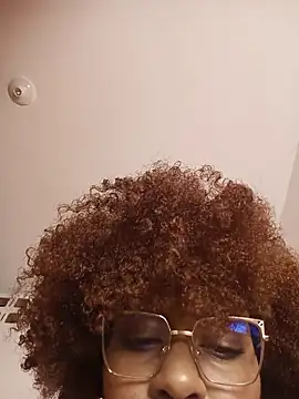 thaimy  online show from March 14, 2026, 3:01 am