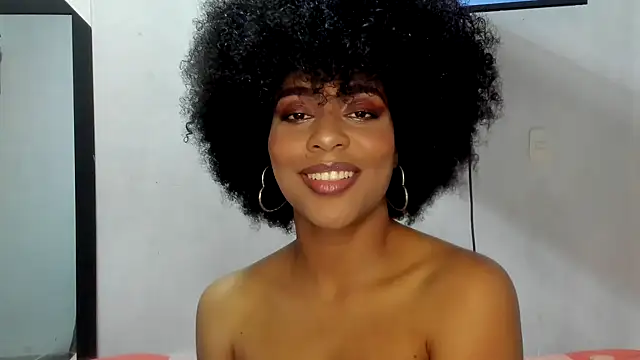 thaimy  online show from October 6, 2025, 11:49 pm