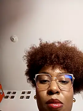 thaimy  online show from April 9, 2026, 2:46 am