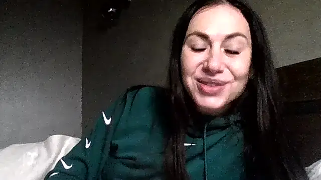 Snapshot of JulianaGold1 chatting on December 5, 2025, 9:34 pm JulianaGold1 online show from December 5, 2025, 9:34 pm