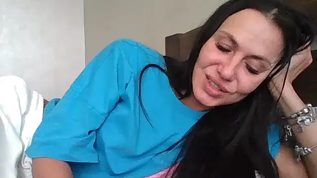 Snapshot of JulianaGold1 chatting on March 10, 2025, 12:49 pm JulianaGold1 online show from March 10, 2025, 12:49 pm