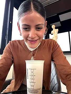 alana15 online show from October 23, 2025, 9:35 pm