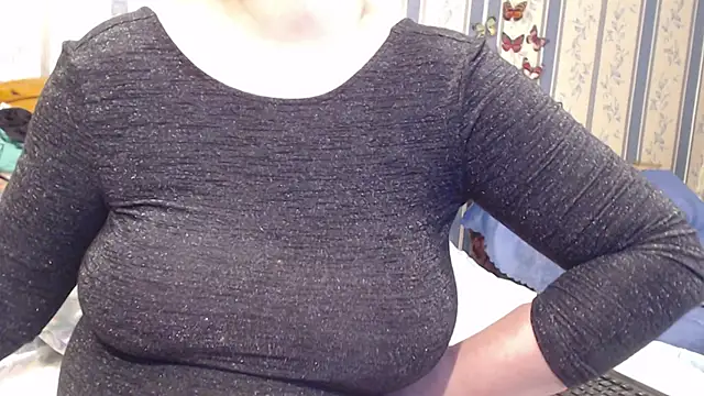 Snapshot of AMARILLIS chatting on November 19, 2025, 10:43 pm AMARILLIS online show from November 19, 2025, 10:43 pm