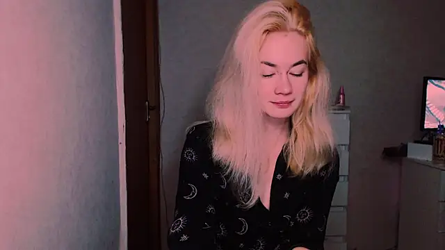 xxxcharismaaa online show from October 6, 2025, 5:19 am