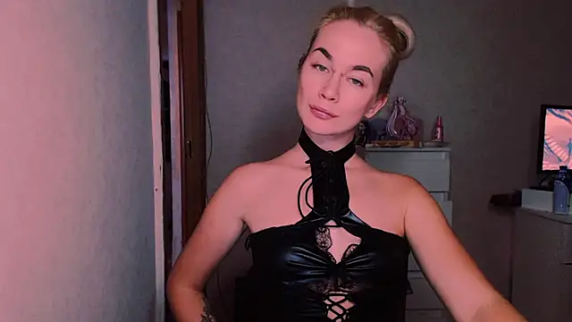 xxxcharismaaa online show from October 6, 2025, 7:36 pm