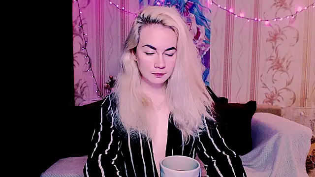xxxcharismaaa online show from May 31, 2026, 4:13 pm