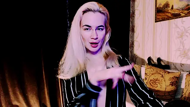 xxxcharismaaa online show from December 1, 2025, 8:42 pm