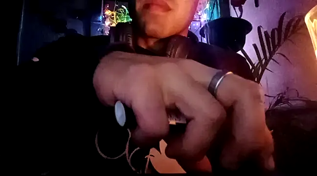 Snapshot of Prettyguy420 chatting on December 5, 2024, 11:12 am Prettyguy420 online show from December 5, 2024, 11:12 am