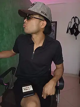 pinedasex777 online show from November 24, 2025, 8:20 pm