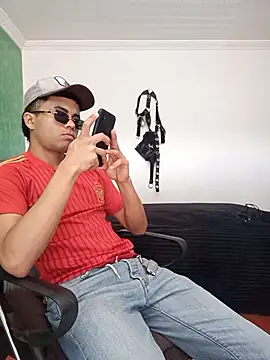 pinedasex777 online show from November 8, 2025, 3:37 pm