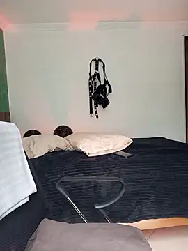 pinedasex777 online show from November 5, 2025, 3:26 pm