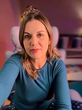 Snapshot of MaiseKnox chatting on January 6, 2026, 10:03 pm MaiseKnox online show from January 6, 2026, 10:03 pm