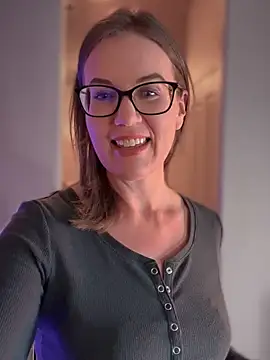 MaiseKnox online show from November 11, 2025, 10:04 pm