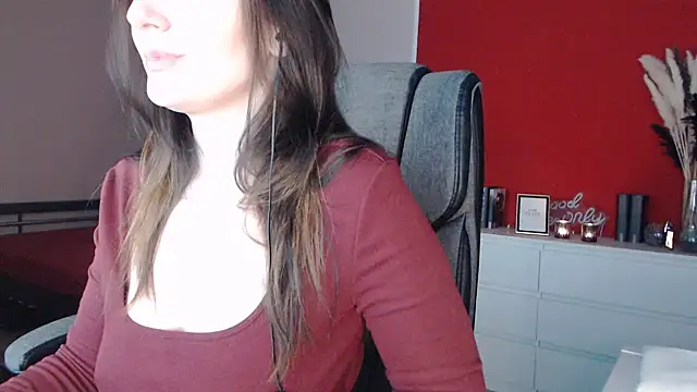 Snapshot of Alina_Lamour chatting on February 28, 2026, 6:18 pm Alina Lamour online show from February 28, 2026, 6:18 pm