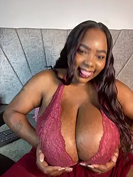 Snapshot of angelGgold chatting on December 22, 2025, 12:27 pm angelGgold online show from December 22, 2025, 12:27 pm