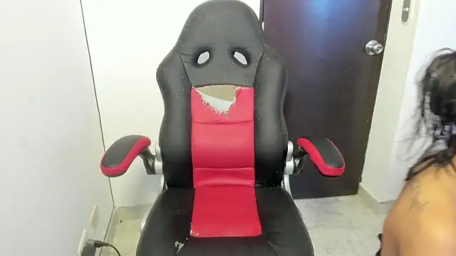 Snapshot of skinny_Yizz chatting on September 15, 2025, 9:26 pm skinny Yizz online show from September 15, 2025, 9:26 pm