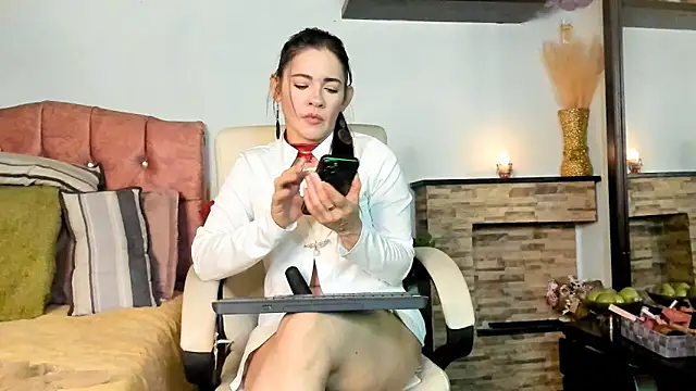 Snapshot of Carla_expit chatting on November 5, 2025, 11:30 pm Carla expit online show from November 5, 2025, 11:30 pm